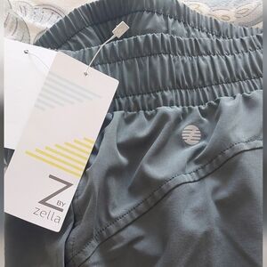 Zella Woman's Shorts Size S